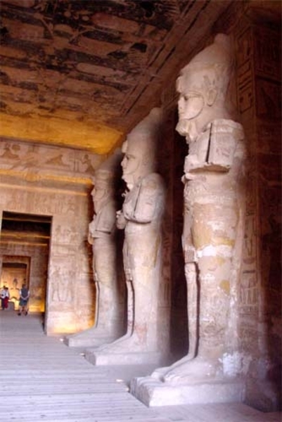 4_Abu Simbel_grote tempel_binnen_13