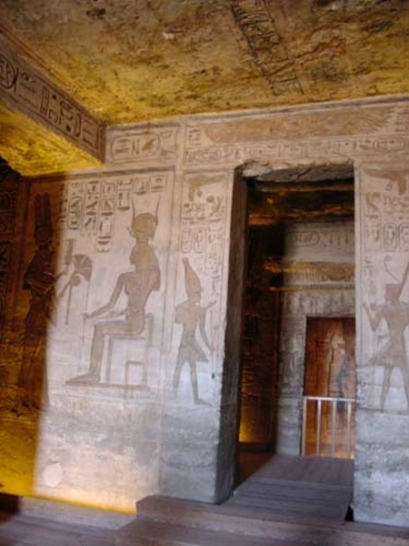 4_Abu Simbel_tempel van Nefertari_binnen 2