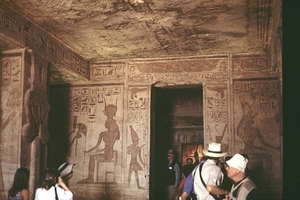 4_Abu Simbel_tempel van Nefertari_binnen_verhalen van Nefertari e