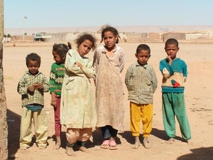 4_Nubische woestijn_kinderen poseren