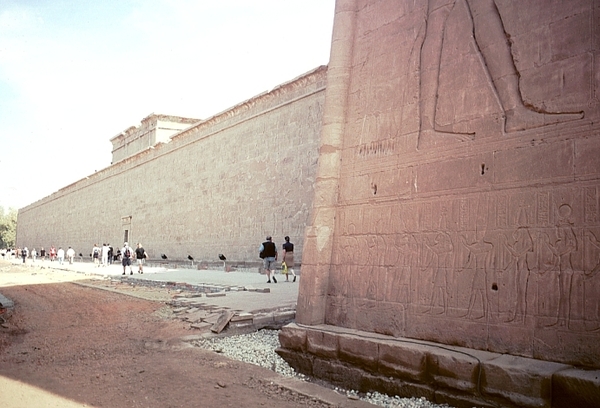 5_EDFU_Horus_tempel _reliefs zijmuren 1