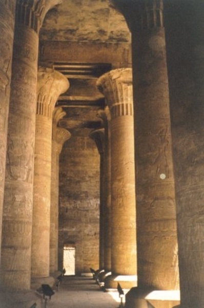 5_EDFU_Horus_tempel_kolommen