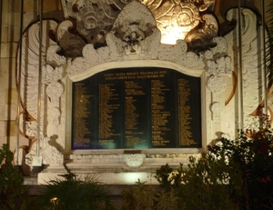 2H Kuta Monument, lijst slachtoffers bomaanslag 2002 _P1140539