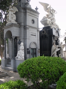 IMGP1932Buenos Aires, La Recoleta, begraafplaats met majestueuze 