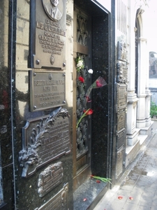 IMGP1934Buenos Aires, La Recoleta, begraafplaats van Evita Peron