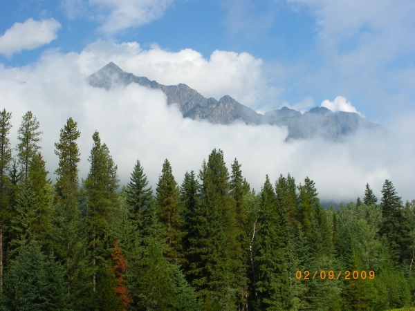 121 - Mt Robson komt uit de wolken