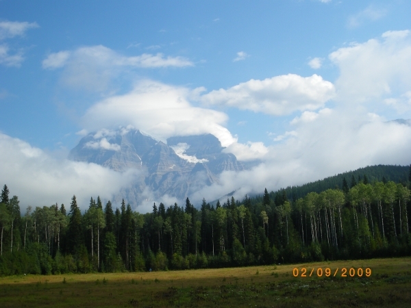 122 - Mt Robson komt uit de wolken