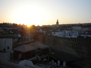 5 Fes  panorama _zonsondergang in de medina