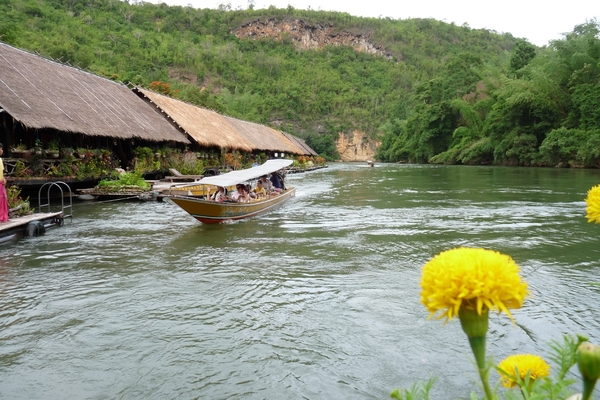 Thailand - Kanchanaburi  The River kwai jungle rafts mei 2009 (4)