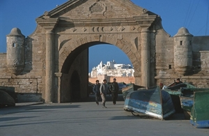 7b Essaouira  stadspoort aan de haven
