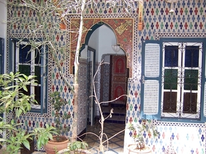 8 Marrakech  hotel ingang versierd