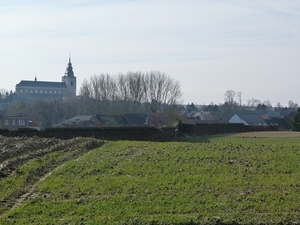 048-Hoegaarden met St-Gorgoniuskerk