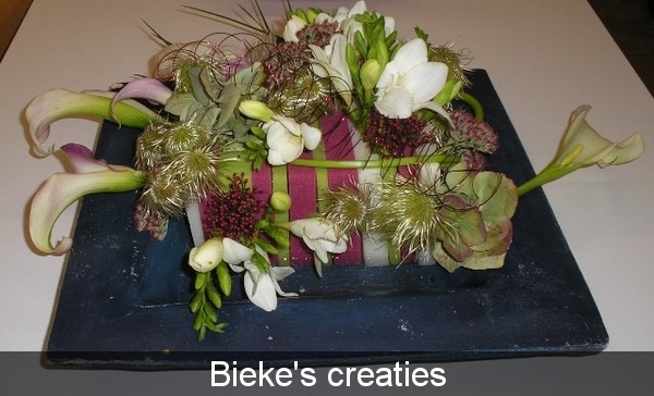 bloemstuk gekleurde oasis bieke's creaties