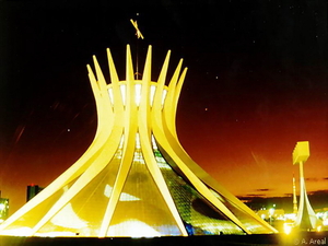 a            Brasil Catedral de Brasilia de noche 1