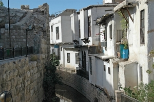 4  Damascus _stadsmuur en huizen langs de Barada-rivier