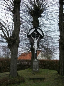 14-Herdenkingsteen aan kruis