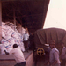 Isaka , lossen wagons WFP voor Burundi