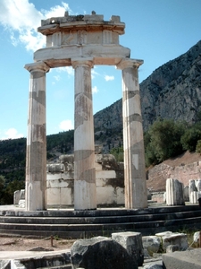2a 129-Delphi-stoa6