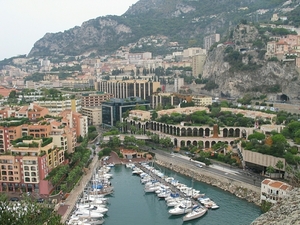 Monaco_zicht  op stad vanaf jachthaven