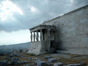 3a 182-Athene-acropolis-erechteion-kareatiden