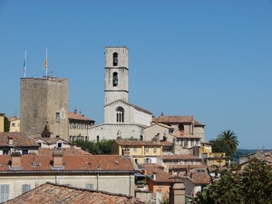 Provence _Grasse _kathedraal met Donjon