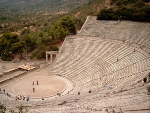 3e 256-Epidauros-theater4