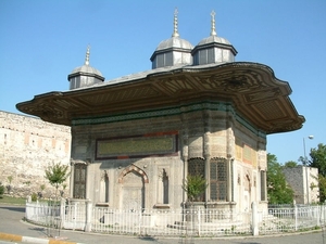 1 Istanbul  Topkapi paleis  fonteinbronnen bij de ingang