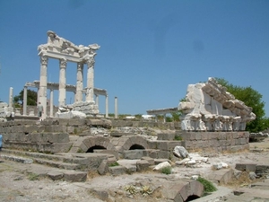 7 Pergamon Trajanus tempel