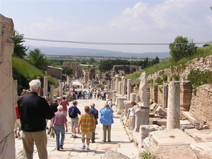 6 Efeze hoofdstraat richting bibliotheek van Celsus 3