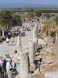 6 Efeze hoofdstraat richting bibliotheek van Celsus