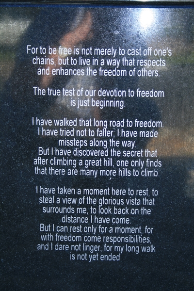 Mooie tekst op standbeeld Mandela