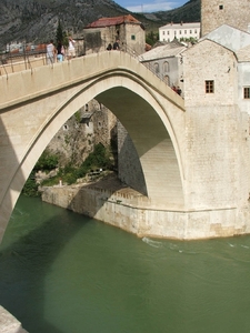 4_BOS_Mostar _de brug die beide stadsdelen verbindt