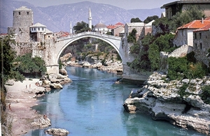 4_BOS_Mostar _de Neretva rivier en de brug 2
