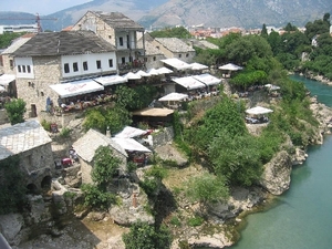 4_BOS_Mostar _de Neretva rivier in omgeving van de brug