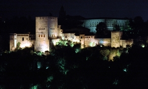 5GR_AL IN Granada_Alhambra_het Alhambra gezien bij nacht vanaf he