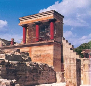2 Knossos paleis gerestaureerde zuilen 2
