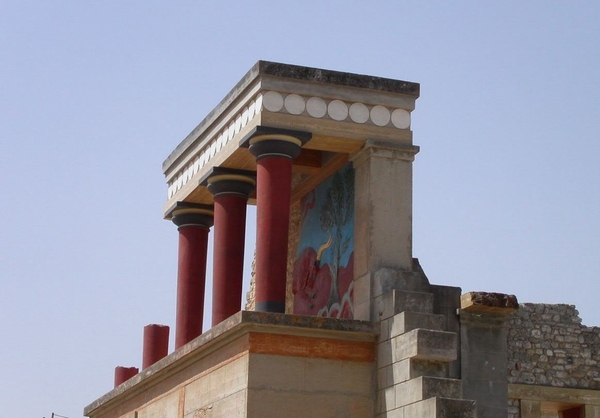 2 Knossos paleis gerestaureerde zuilen