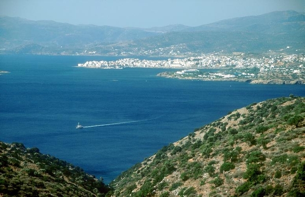 4 Agios Nikolaos  baai vanaf de bergen