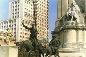 1MA IN Madrid_plaza de Espana met standbeelden van Don Quichote, 