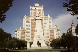 1MA IN Madrid_plaza de Espana met standbeelden van Don Quichote, 