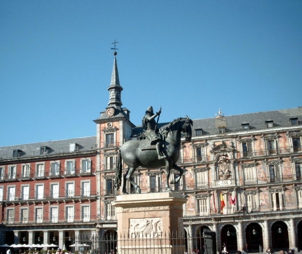 1MA_PM SG2082 Madrid_plaza major_standbeeld Filipe III
