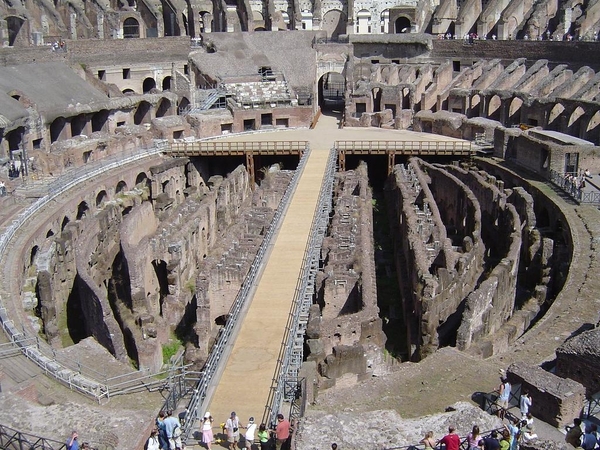 Colosseum_binnen_beneden