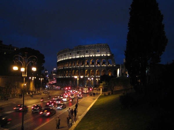 Colosseum_by night 2