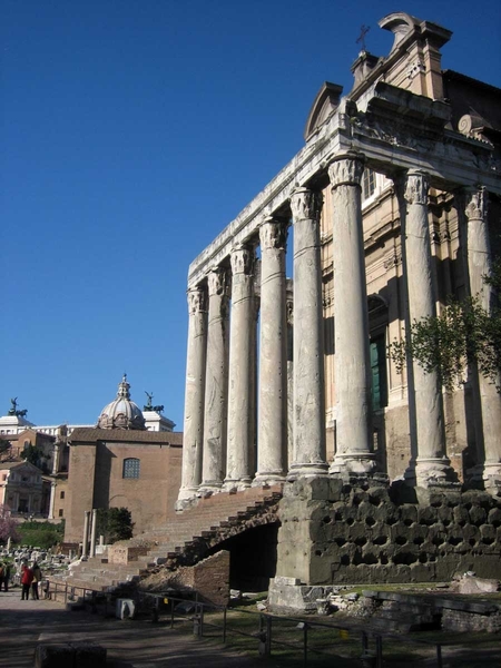 Forum Romanum _tempel van Antonius en Faustio
