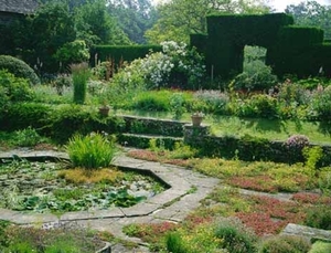 4IN Great Dixter garden - Barn Garden & Sunk garden