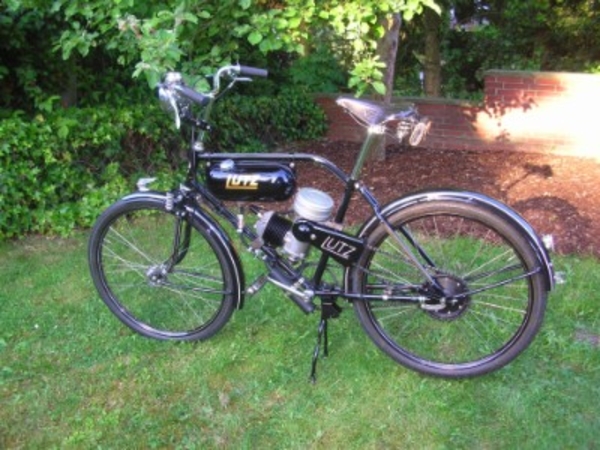 Lutz 1952 op een Goebel fiets uit 1951 50cc