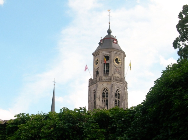 De twee torens van St Gummarus