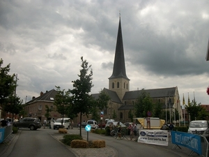80-Terug aan St-Kwintenskerk in Lennik