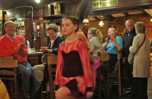 Ierse pub, dans en volksliederen