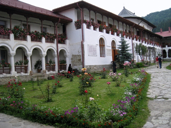 de binnenplaats van het klooster
